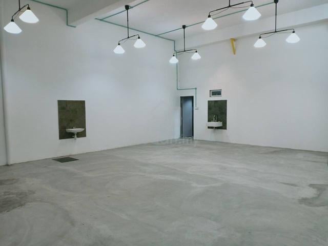 Permas jaya link factory for rent/good condition 1