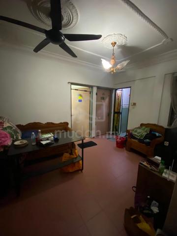 Flat Taman Molek 1