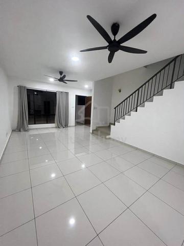 Mount Austin 2 Storey House Crest Austin Renovated Partial Furnish G&G 1