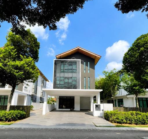 Seaview + Canal View 3 Storey Bungalow at Senibong Cove 1