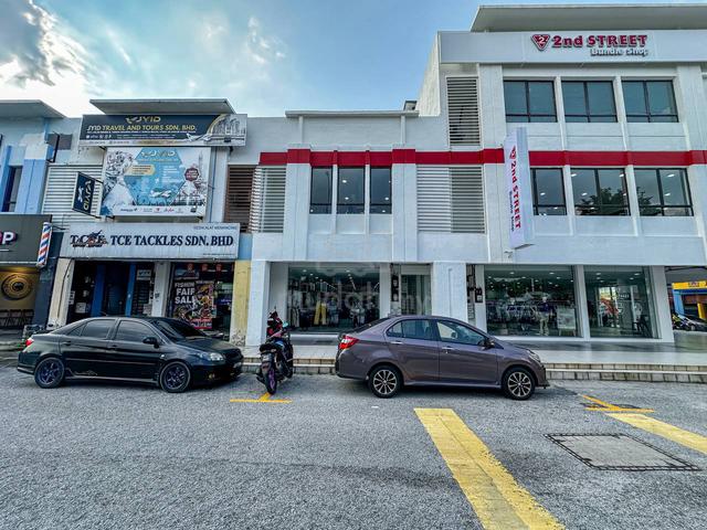 Facing Mainroad Tenanted with Yield 5.5% Shoplot at Saujana Utama 1