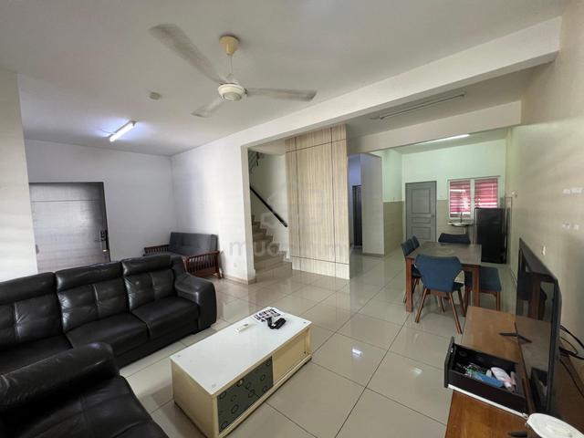 Tmn Desa Baiduri @ Kulai 4Beds 4Baths 2Storey G&G with Balcony 1