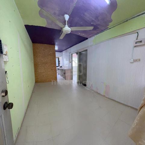 Flat 4B Farlim For Sale Near Amenities‼️ 1