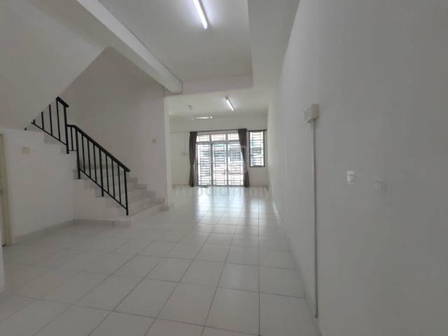 Double Storey House JP Perdana With Auto Gate Near Crest Mount Austin 1