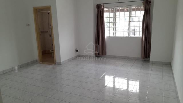 Clean unit at Bukit Rimau 4 rooms partly furnished 1