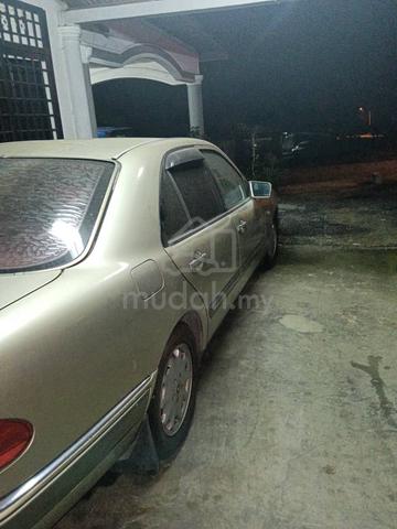 1995 Mercedes Benz 230TE 2.3 (A) - 3