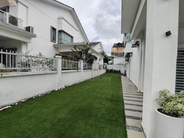 2 Storey Renovated Semi D House for Sale at Taman Saujana Emas Kajang 1