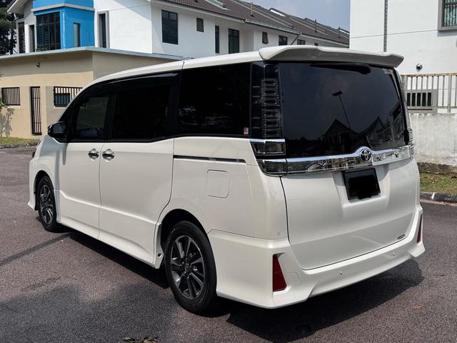 2020 Toyota VOXY 2.0 ZS KIRAMEKI III (A) - 3