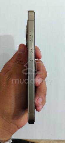 iPhone 15 pro - photo 3 of 6