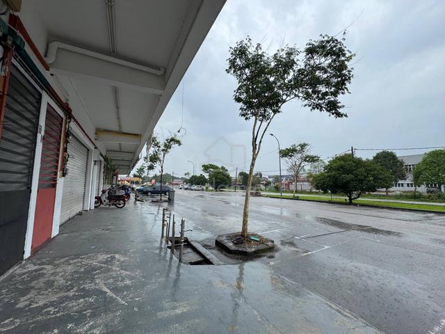 Shop Lot For Rent (Ground floor) @ Parit Raja 1