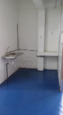 Room with window inside at Taman Klang Utama 4