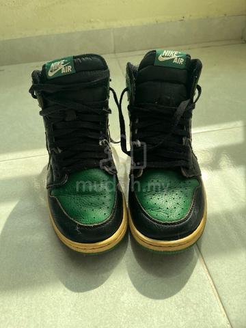 Nike Air Jordan 1 Retro High OG "Pine Green" - photo 2 of 6