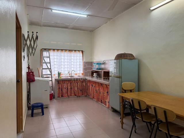 Masai!!!Single Storey For Rent With 90% Furnish/3B2B 1