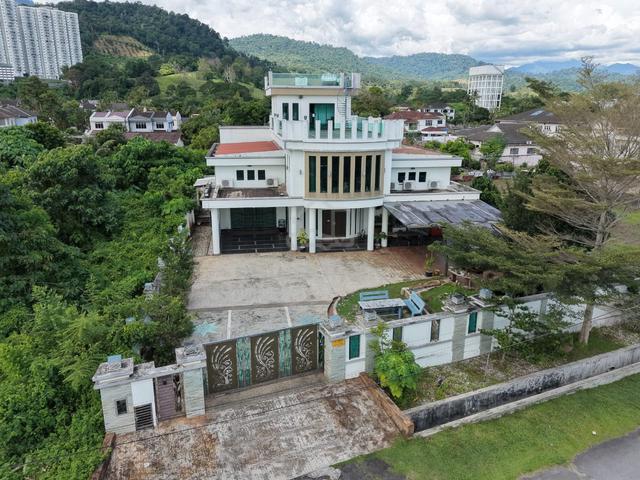 Luxury 3.5 Storey Bungalow For Sale @ Taiping 1