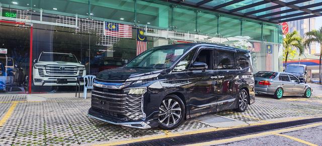 FULL BODYKIT Toyota VOXY 2.0 S-Z 2023 - 1