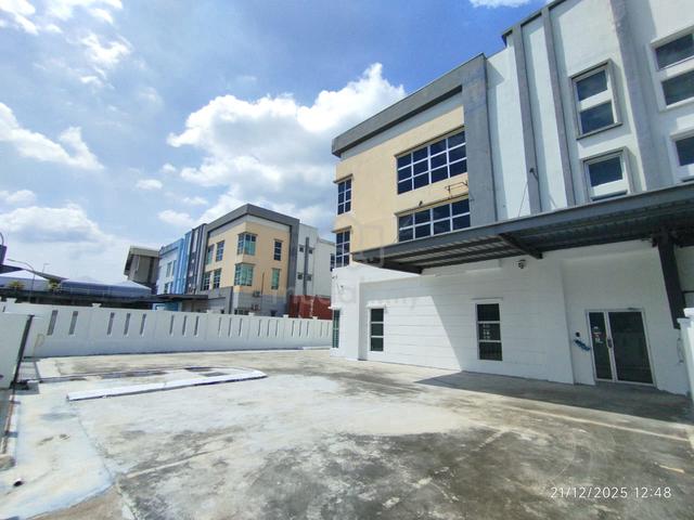 2.5 Storey Semi-D Factory @ Taman Industri Selesa Jaya, Balakong. 1