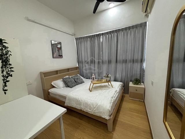 Room with Private Bathroom 1200 only @ Bay Point, Danga Bay 1