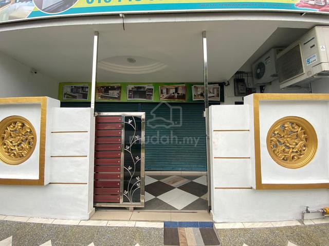 Seri plentong shoplot G floor for rent 1