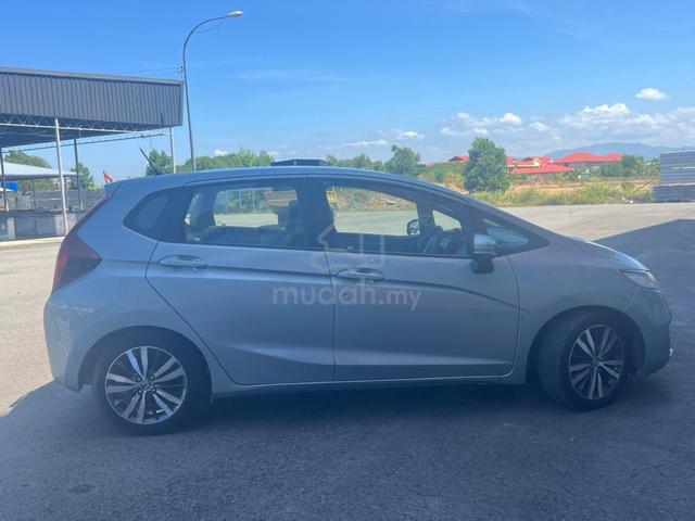 Honda JAZZ 1.5 V 2017 AUTO - 2