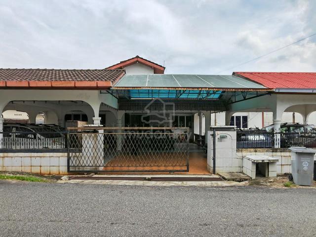 Facing open single storey bungalow kg jiboi ampangan 1