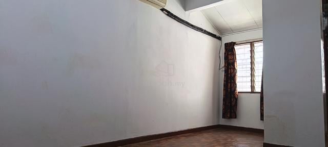 Usj room for rent 1