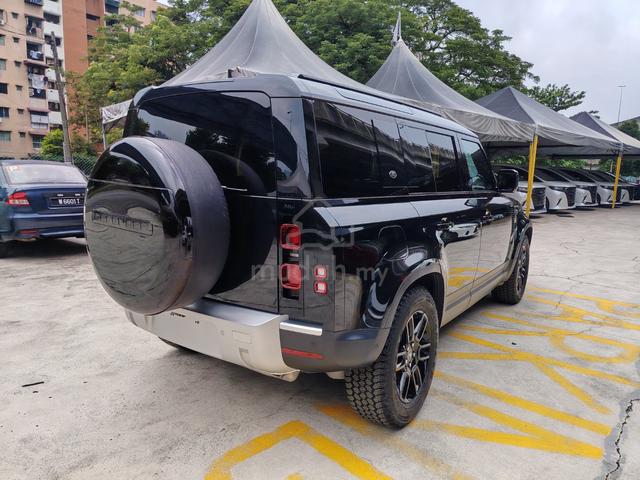 2023 Land Rover Defender 2.0 110 P300 SE 9,000km - 3