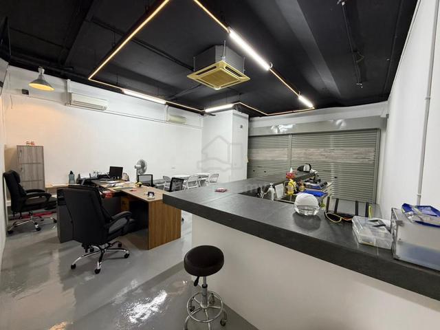 FESTIVAL WALK DOUBLE STOREY RENOVATED AIRCON SHOP (Sell) 1