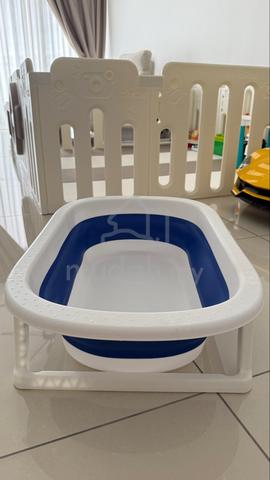 Baby Bath Tub + Mat - photo 2 of 4