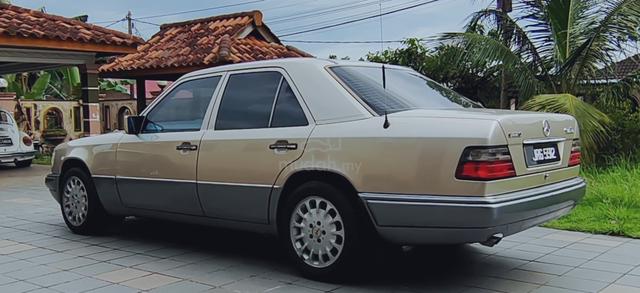 1995 Mercedes Benz 220E 2.2 (A) - 5