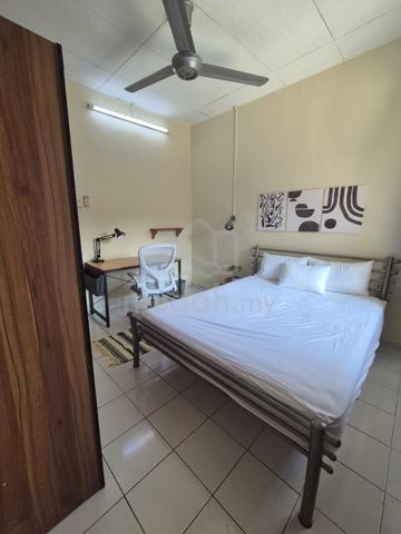 Queen bed room for rent MALE ONLY 1
