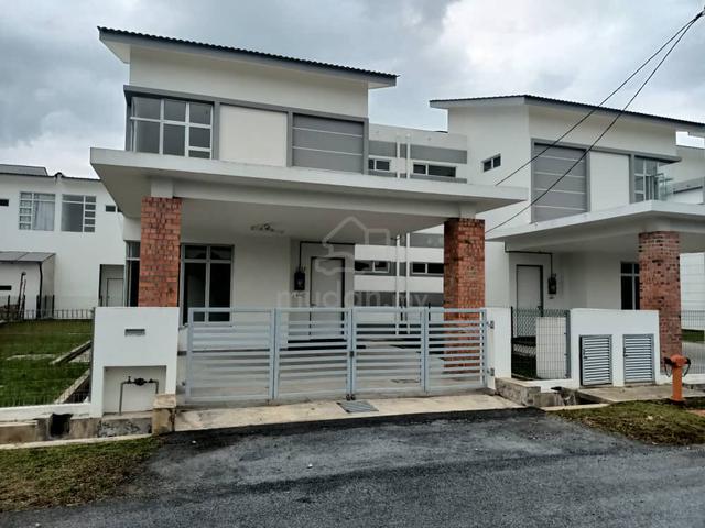 Semi-D 2 Tingkat Depan SMK Pelagat 1