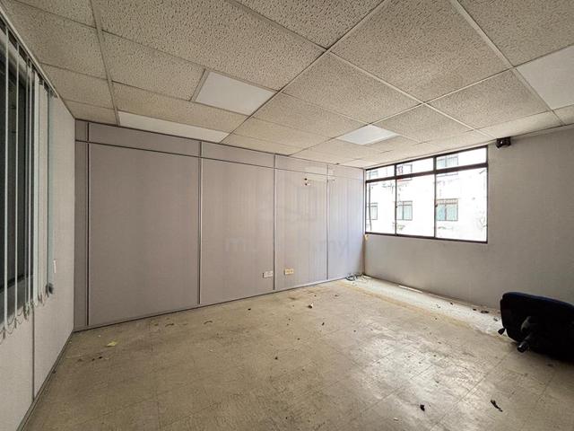 Bukit Jambul office with lift 982sf 1