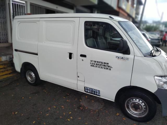 van - photo 2 of 6