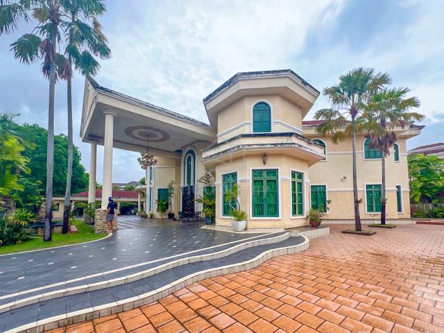 LUXURIOUS Exclusive 2 Storey Bungalow Kota Warisan Sepang HUGE LAND 3