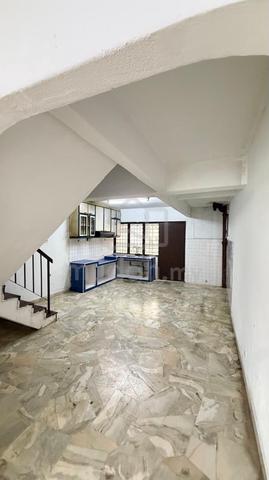 【 Facing South, Furnished 】 3 Storey House, Taman Sri Muda, Shah Alam 1