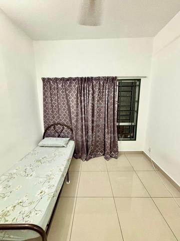 (Master Room/FEMALE ONLY/NEAR LRT) Oug Parklane Condo @ Midvalley 1