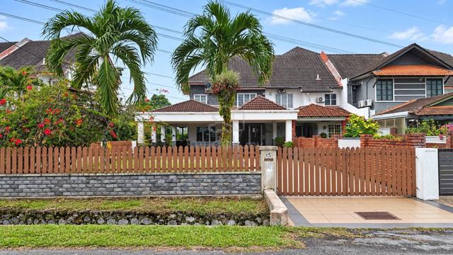 END LOT Double Storey Terrace House Bangi Golf Resort, Bangi 1