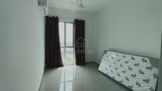 master bedroom with attached bathroom for rent, no agent fee. 1