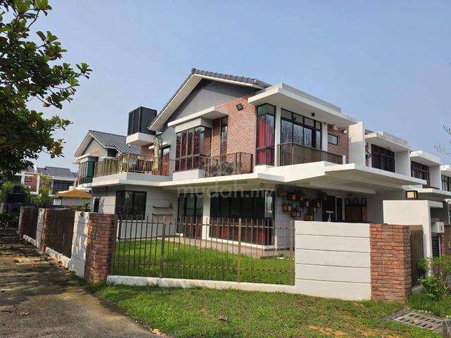 Corner Lot Facing Playground And Renovated 2 Storey Elmina Valley 3 1