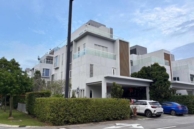 4-Storey Lakefront Villa Bungalow @ Cyberjaya 1