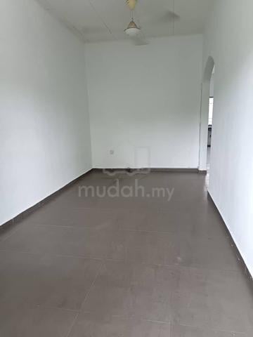 Rumah Sewa Tingkat Atas – 2 Bilik, Ruang Tamu Luas! 🏡 1