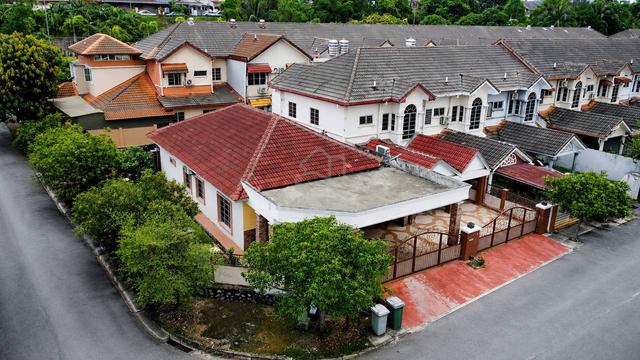 RENOVATED+CORNER LOT 2-Storey Terrace, Bandar Tun Hussein Onn, Cheras 1