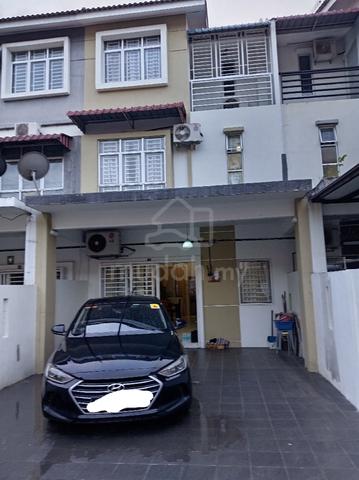 Near CIQ /market / mini market /shopping amenities. 1