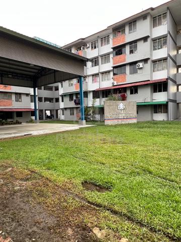 Rumah Pangsa Larkin ( Flat Larkin ) 1