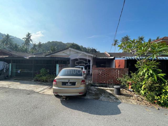 Taman seri batik, Lumut 1