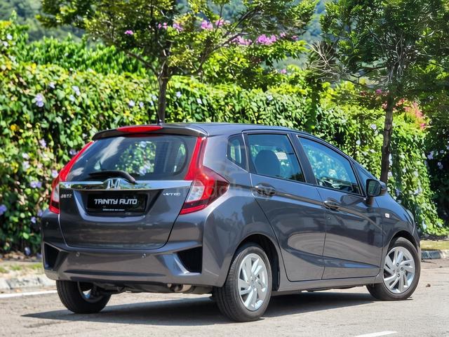 APR 2015 HONDA JAZZ 1.5i E CAR KING 60k KM 1 Owner - 3