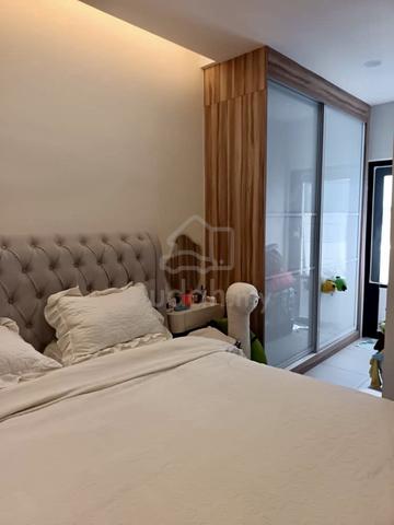 Stylish Upper Floor Townhouse | Quality Renovation | Family-Friendly 1