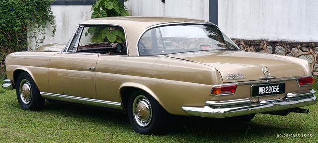 Mercedes Benz W111 Coupe 220SE C111 Fintail Batman - 3