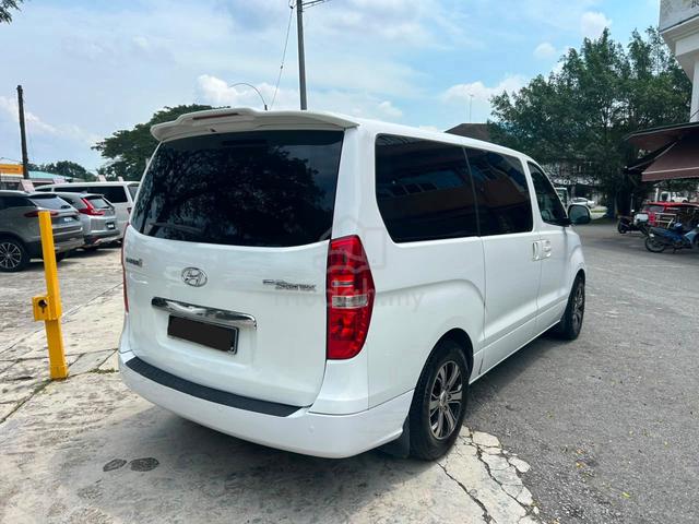 Hyundai GRAND STAREX 2.5 - 4