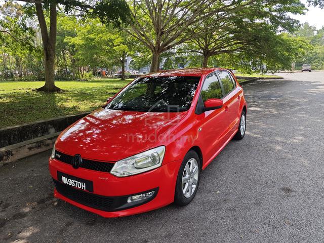 Volkswagen polo hatchback 1.6 AUTO - 2